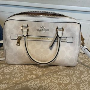 Selling a coach authentic purse. LIKE NEW